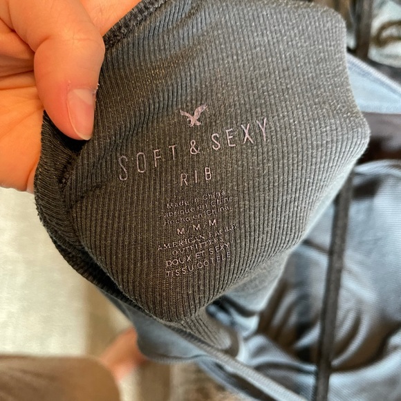 (3 for $25) AE tank top - Picture 3 of 3